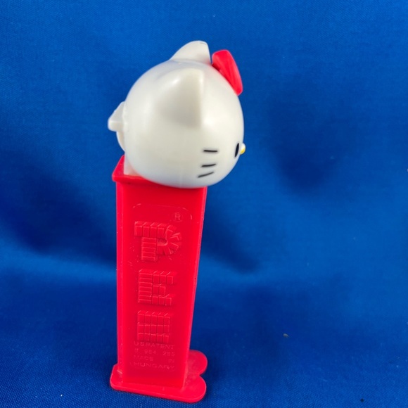 Pez “Hello Kitty” Candy Dispenser. Chip on base. - Picture 4 of 5